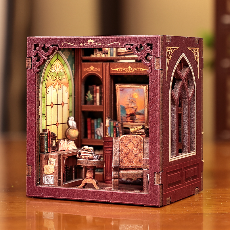 Gentlemans Lounge | Mini Book Nook